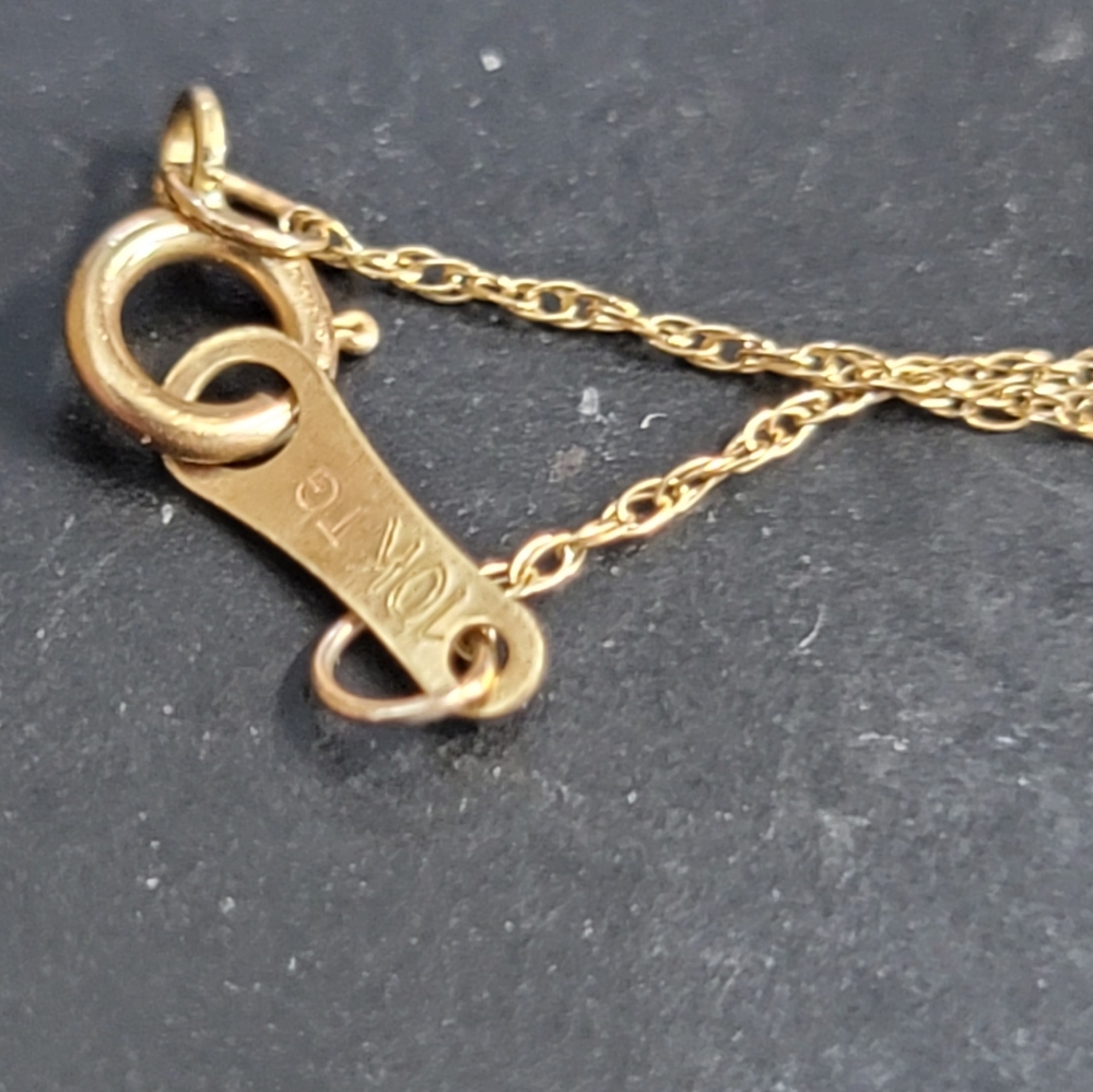 N212 10k Gold Cable Chain Necklace.  18".